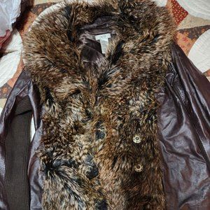 Like New !! Great Condition !! So Cute !! Women's Faux Fur Coat Size Small